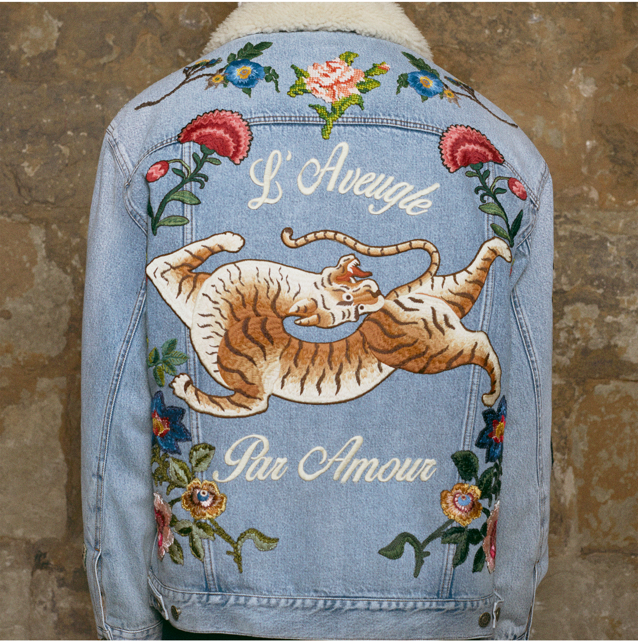 gucci bee logo meaning