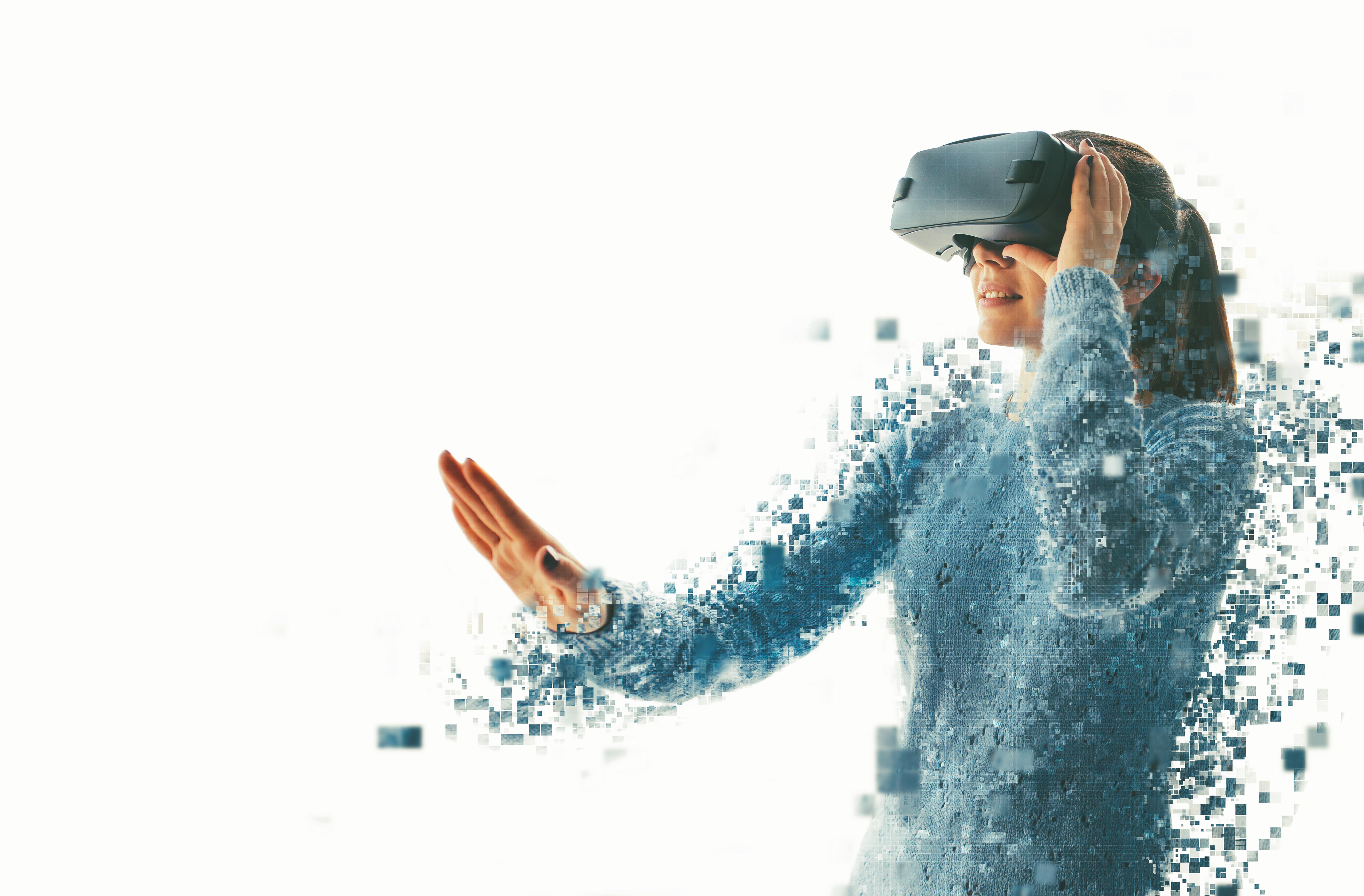 Frau mit VR-Brille