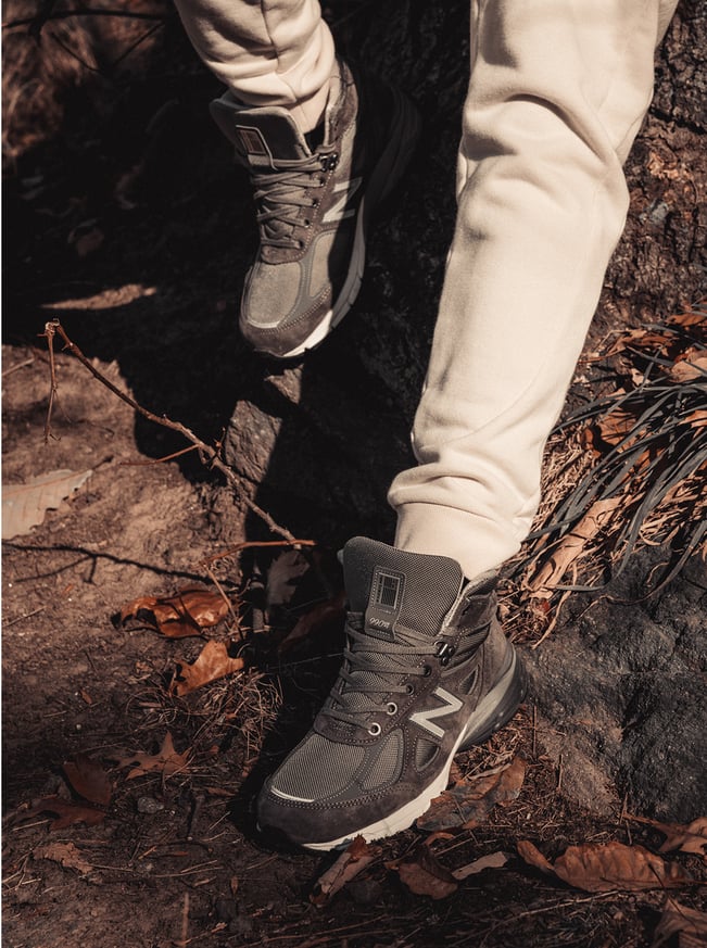 New Balance 990v4 Mid Boot Mobile