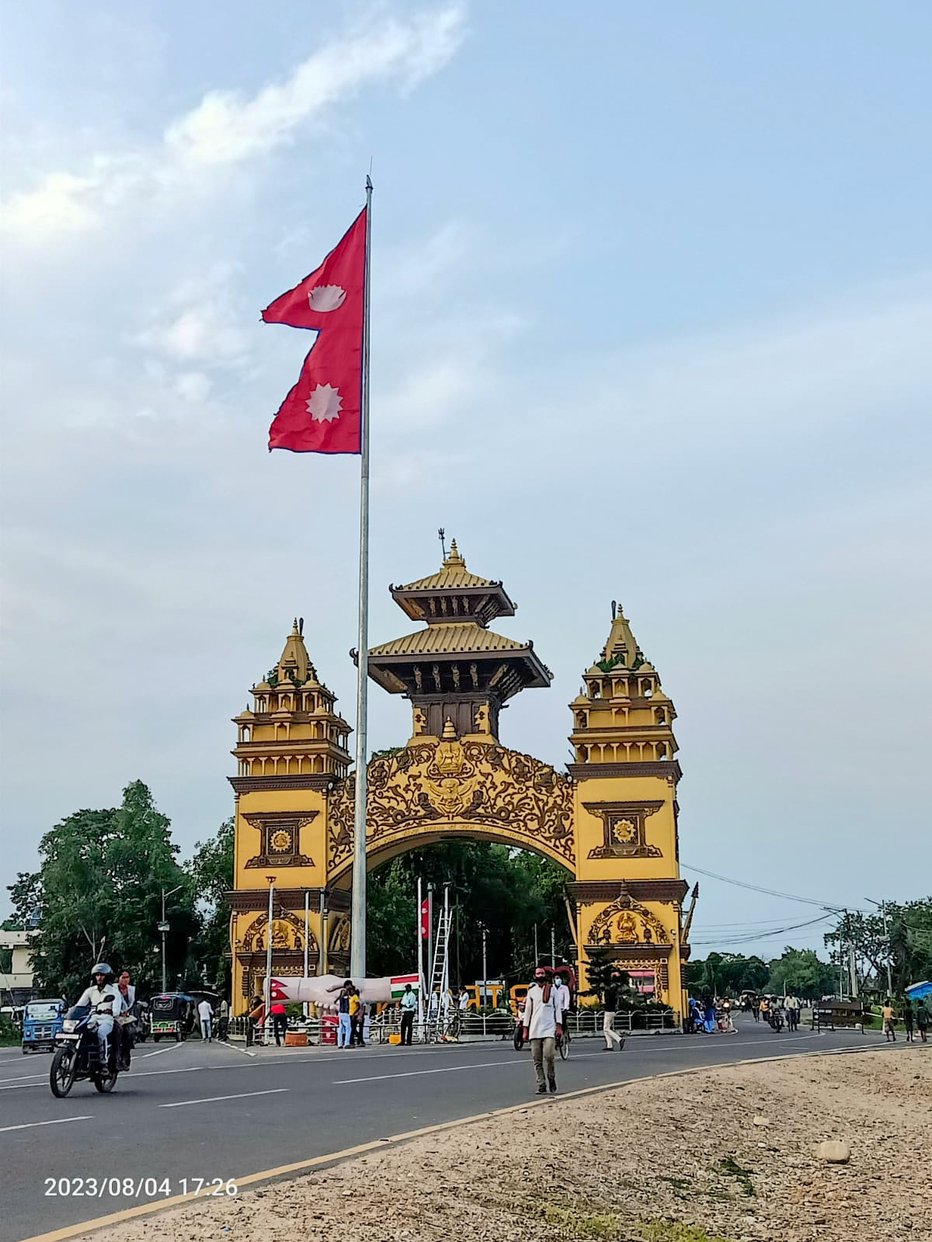 A tale of two borders: Informal agrifood trade along the