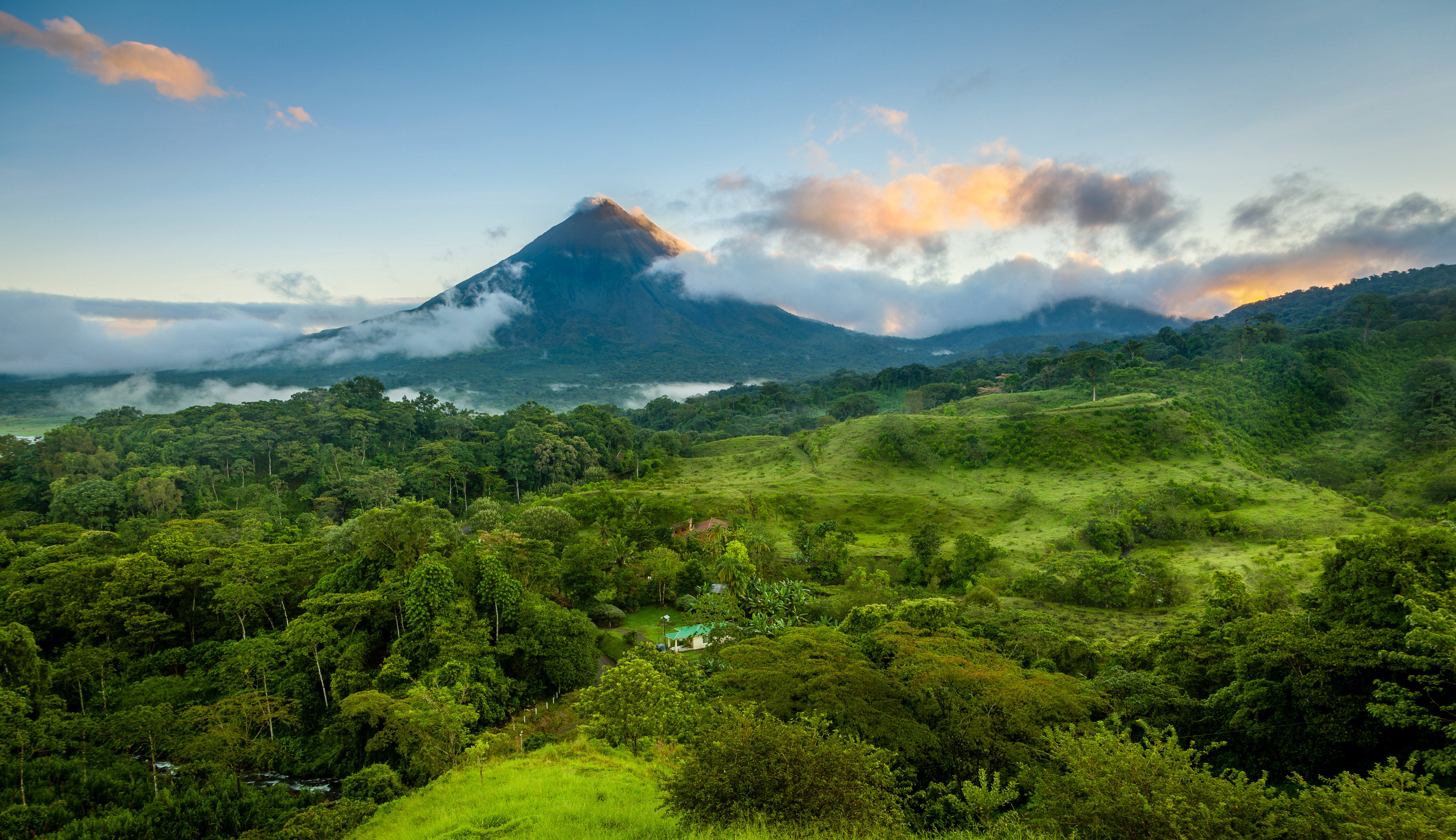 Image of mountains in Costa Rica