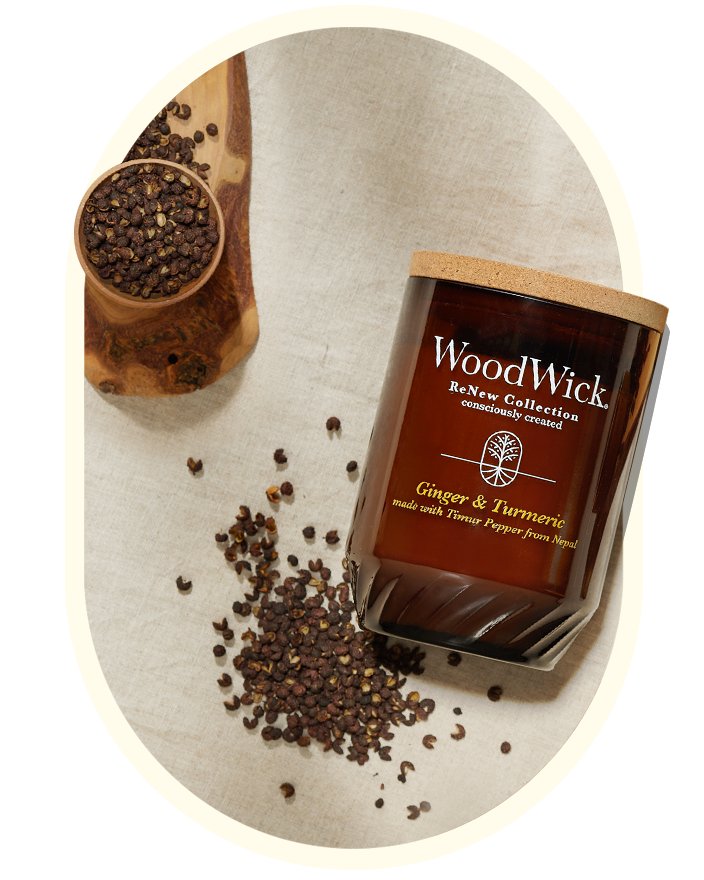 WoodWick® Ginger & Turmeric candle image close up