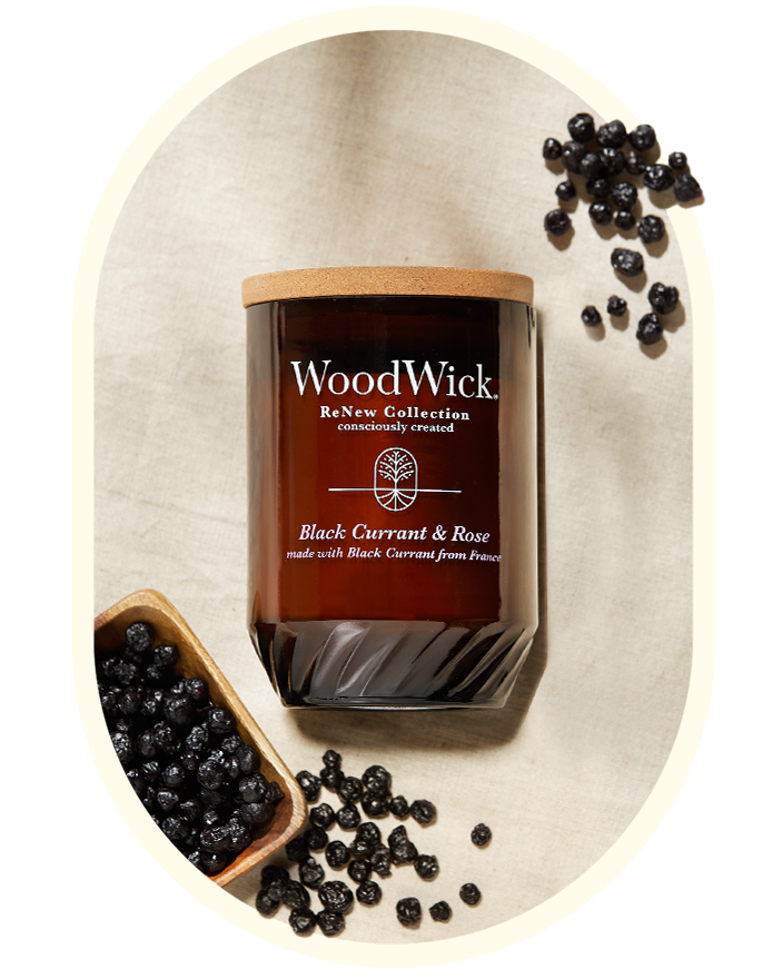WoodWick® Black Currant & Rose candle image close up