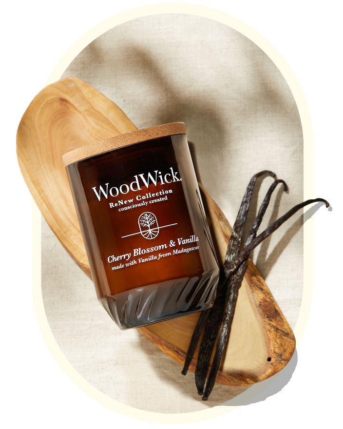 WoodWick® Cherry Blossom & Vanilla candle image close up
