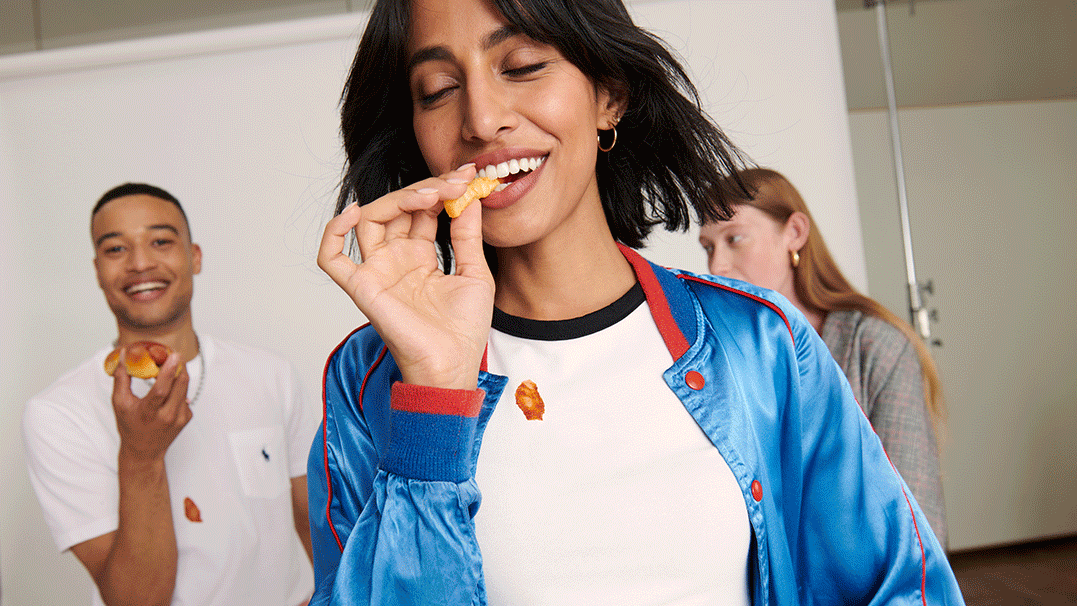 İlk sahibinden ketçap lekeli tişörtler satışta İlk sahibinden ketçap lekeli tişörtler satışta