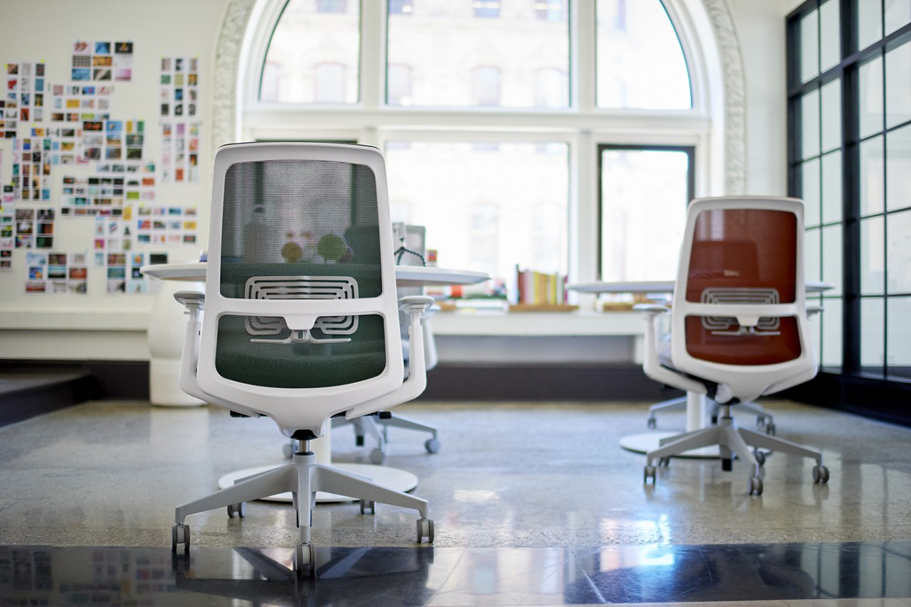 African businesswoman showing good statistics report explaining deal advantages convincing multiracial partners at negotiations meeting, black manager consulting diverse clients promising benefits